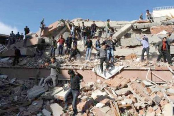 Cutremur devastator în Turcia: în jur de 1000 de oameni au murit sub dărâmături